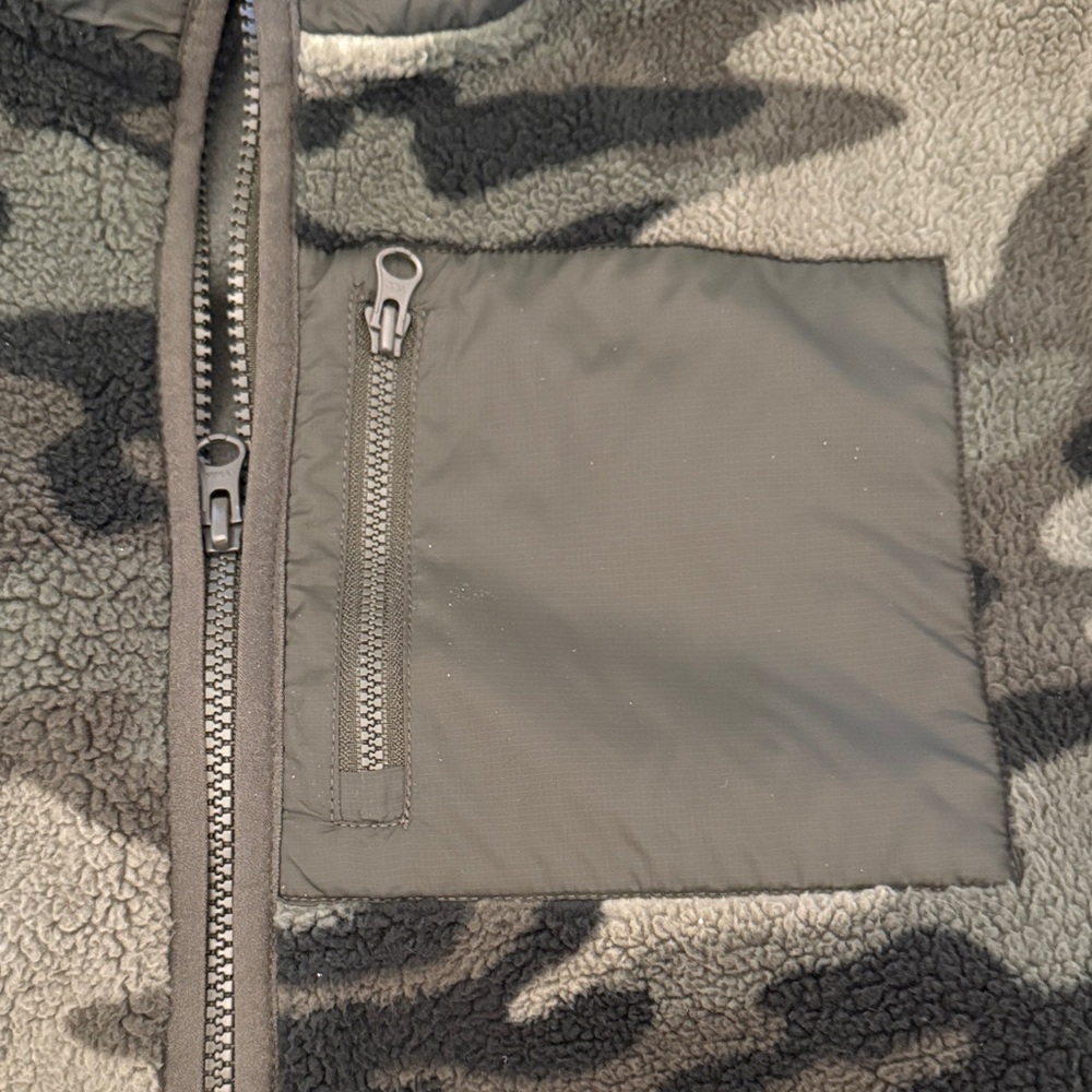 NWOT Camouflage Lands' End Fleece Vest - Picture 3 of 5